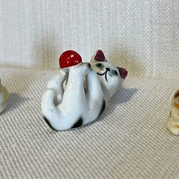Mini Mid-Century Ceramic Cat Figurine- Japan Style Whimsical Kittens - Picture 2 of 3